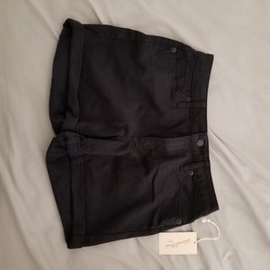 NWT. Universal Thread Shorts